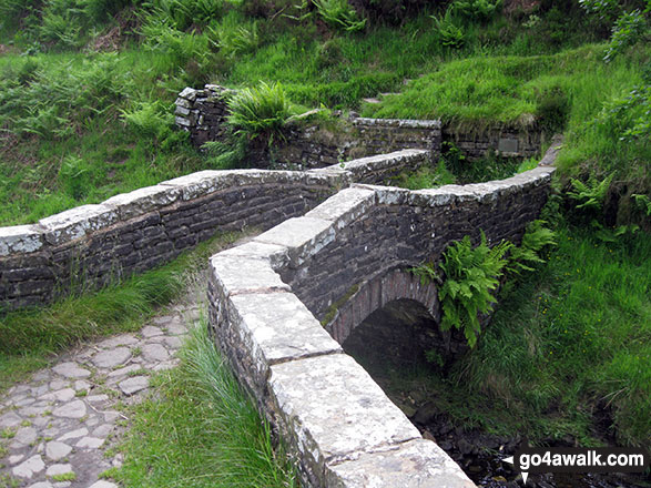 Walk d124 Burbage Edge and Goyt's Moss from Burbage Church, Buxton - Stone bridge over the River Goyt