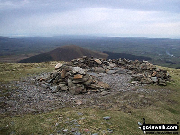 Walk c212 Burnbank Fell, Gavel Fell, Hen Comb and Mellbreak from Loweswater - Murton Fell from Blake Fell summit