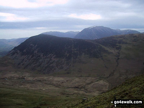 Walk c212 Burnbank Fell, Gavel Fell, Hen Comb and Mellbreak from Loweswater - Mellbreak with Grasmoor beyond from Hen Comb