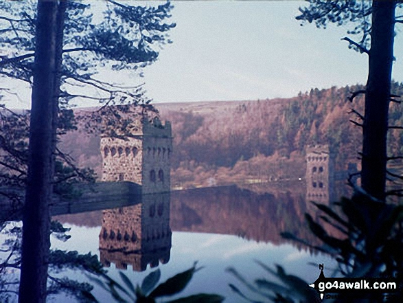 Walk d114 Alport Castles and Bleaklow Stones from Fairholmes Car Park, Ladybower Reservoir - Howden Reservoir