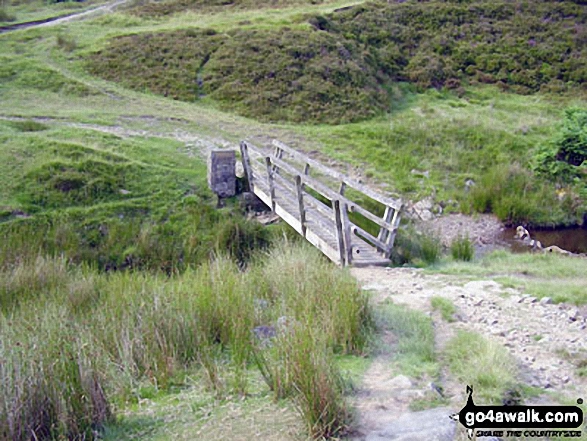 Walk d171 Lantern Pike and Cown Edge Rocks from Hayfield - Footbridge over Hollingwood Clough