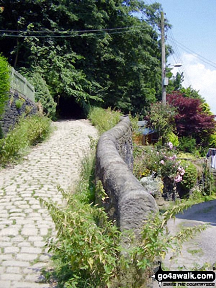 Walk d321 Mill Hill and Middle Moor from Hayfield - The Pennine Bridleway at the start of the climb up Lantern Pike