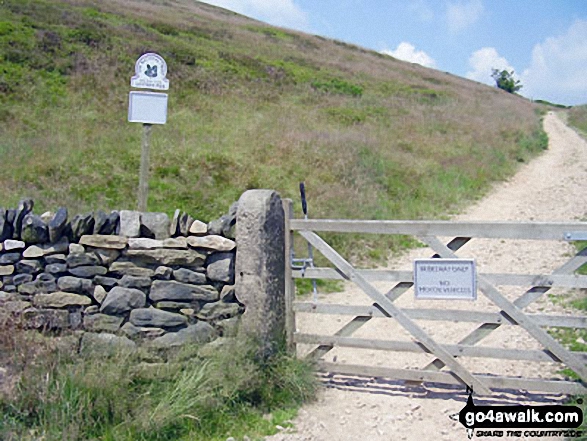 Walk d171 Lantern Pike and Cown Edge Rocks from Hayfield - The Pennine Bridleway on Lantern Pike