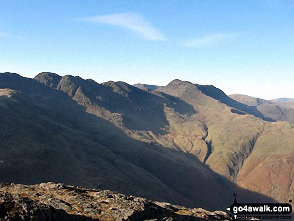 Walk c258 Pike of Blisco (Pike o' Blisco) from The Old Dungeon Ghyll, Great Langdale - Crinkles and Bowfell from Pike of Blisco (Pike o' Blisco)