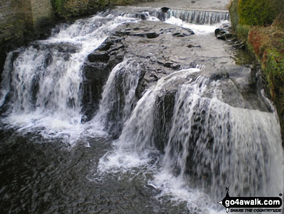 Walk ny108 Dodd Fell Hill and Drumaldrace (Wether Fell) from Hawes - Gayle Beck in the centre of Hawes