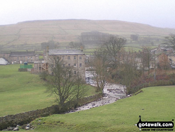 Walk ny108 Dodd Fell Hill and Drumaldrace (Wether Fell) from Hawes - Gayle Beck, Gayle and Drumaldrace (Wether Fell) beyond from Hawes