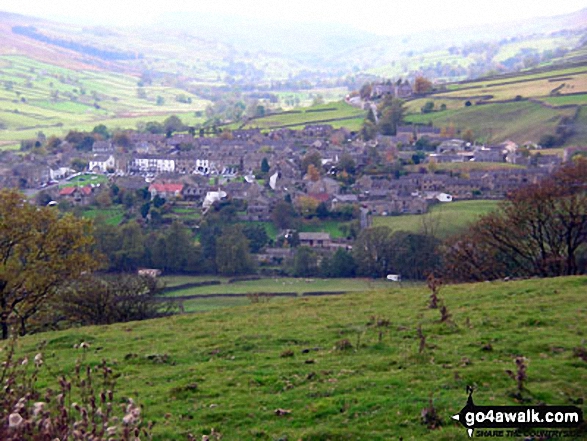 Walk ny221 Fremington Edge and Arkengarthdale from Reeth - Reeth from Fremington Edge