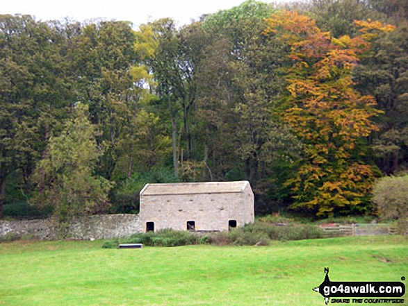 Old stone barn on Fremington Edge