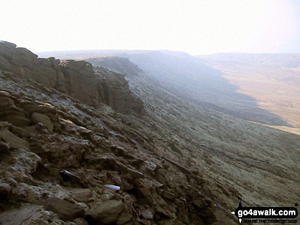 Walk d263 Seal Stones (Kinder Scout), Fairbrook Naze (Kinder Scout) and Mill Hill from Birchin Clough - Looking West along The Edge (Kinder Scout)