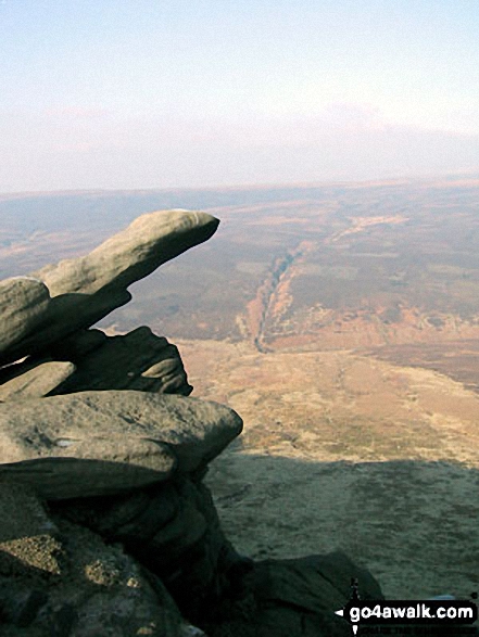 Walk d135 Kinder Downfall from Birchin Clough - Rock sculptures on The Edge (Kinder Scout)