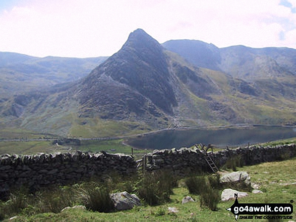 Walk cw202 Pen yr Ole Wen via the South Western Ridge from Ogwen Cottage, Llyn Ogwen - Tryfan from Pen yr Ole Wen