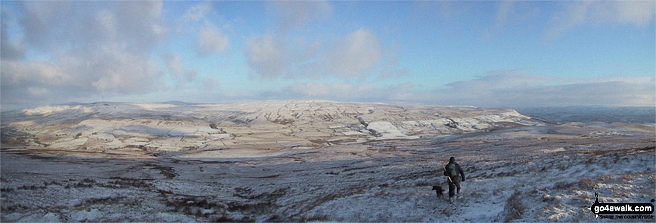 Walk c323 Wild Boar Fell and Swarth Fell from Needle House Farm - Mallerstang Edge, High Seat (Mallerstang), Archy Styrigg (Gregory Chapel), Hugh Seat, Little Fell (Lunds Fell) (Mallerstang) and Mallerstang Common from Swarth Fell in the snow