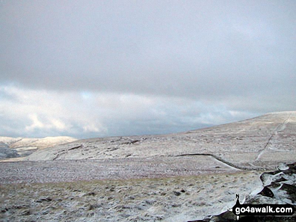 Walk c323 Wild Boar Fell and Swarth Fell from Needle House Farm - The Howgills (left) and Wild Boar Fell (right) from Swarth Fell in the snow