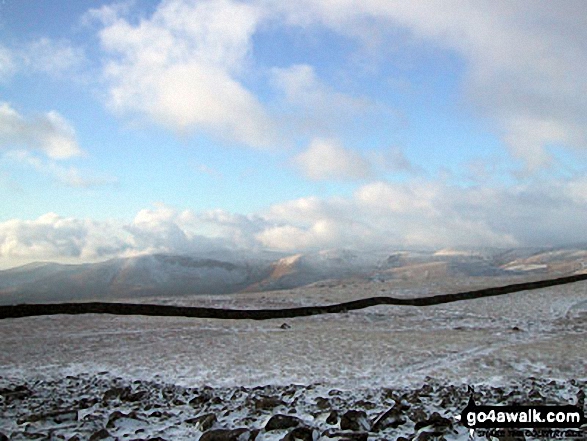 Walk c323 Wild Boar Fell and Swarth Fell from Needle House Farm - The Howgills from Swarth Fell in the snow