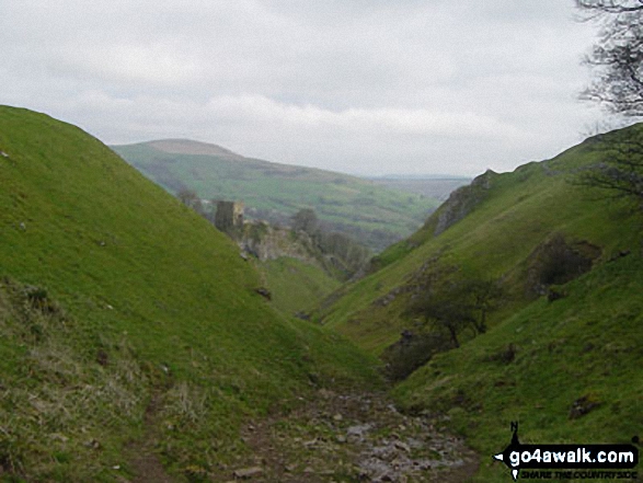 Walk d123 Mam Tor via Cavedale from Castleton - Cave Dale near Castleton