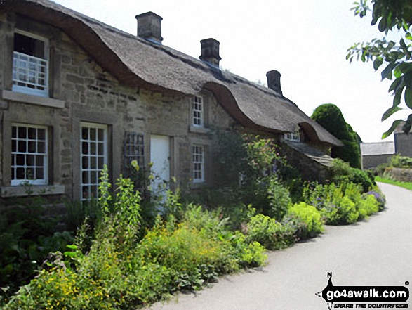 Walk d310 Dobb Edge and Chatsworth Park from Chatsworth House - Cottages by the path into Chatsworth Park from Baslow