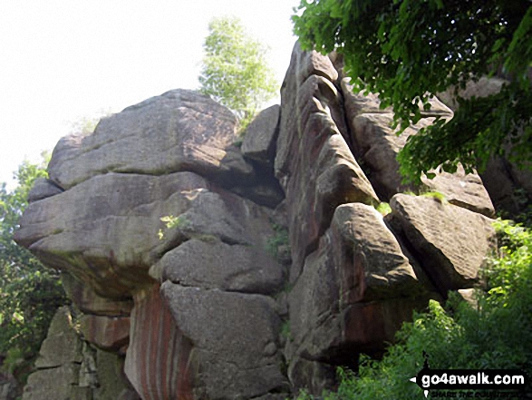 Walk d310 Dobb Edge and Chatsworth Park from Chatsworth House - Rock cliffs above Jumble Coppice