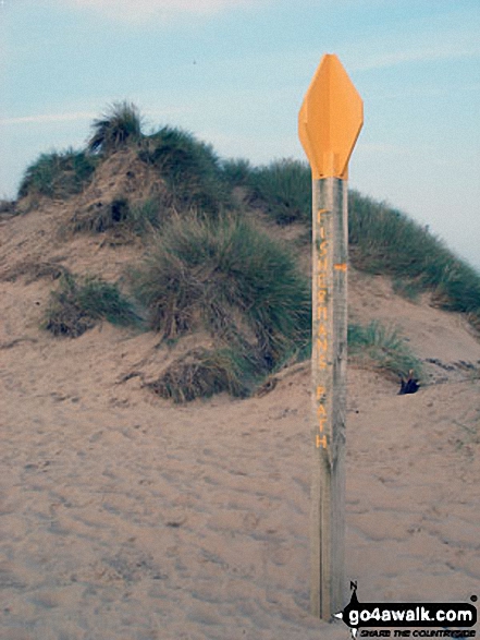 Walk me109 Ainsdale Nature Reserve and Coast from Ainsdale-on-Sea - Footoath through the dunes on Ainsdale Sands