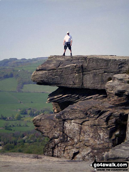 Walk d143 Curbar Edge, Froggatt Edge and Big Moor from Curbar Gap - My partner Dennis on Curbar Edge