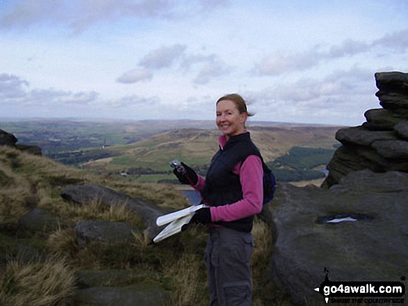 Walk gm134 Stable Stones Brow (Hoarstone Edge) and Alphin Pike from Dove Stone Reservoir, Greenfield - Me on Hoarstone Edge