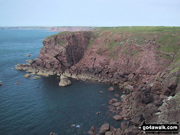 Walk pe110 Aber Bach and Pen y Fan (Dinas Head) from Cwm-yr-Eglwys - The Pembrokeshire Coast Path