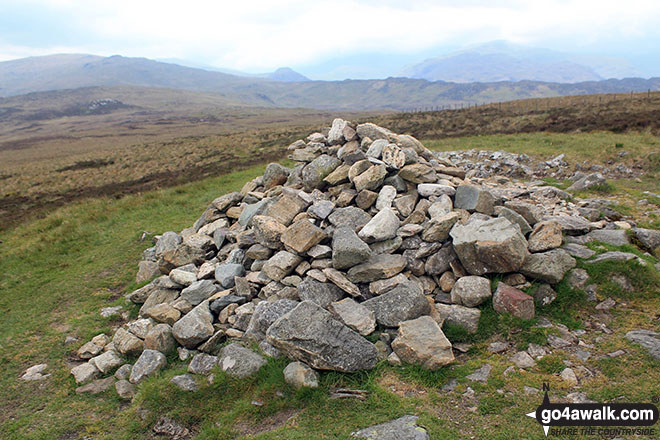 Walk c318 High Seat and Bleaberry Fell from Armboth - The large summit cairn on High Tove