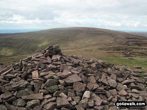 Walk po153 Pen Cerrig-calch and Waun Fach from Nuadd-fawr - Waun Fach from the summit cairn on Pen y Gadair Fawr