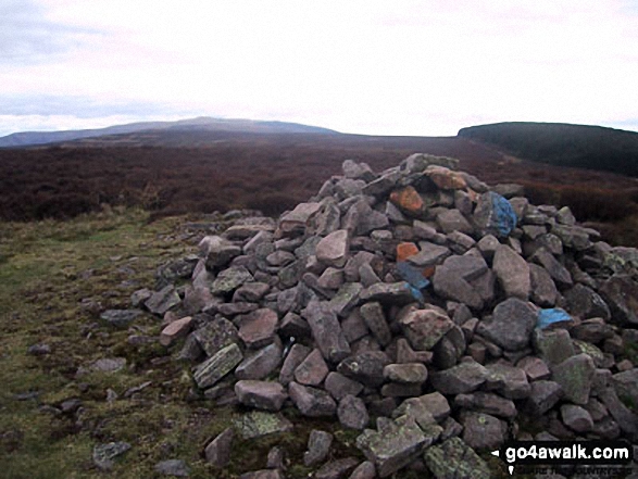 Walk po153 Pen Cerrig-calch and Waun Fach from Nuadd-fawr - Large cairn on the Pen Twyn Mawr ridge