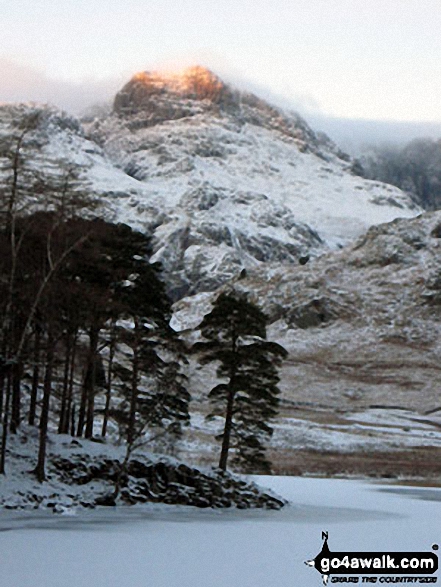 Walk c147 Little Langdale and Great Langdale from Elterwater - The last rays on sunshine on The Langdale Pikes across a frozen Blea Tarn (Langdale)