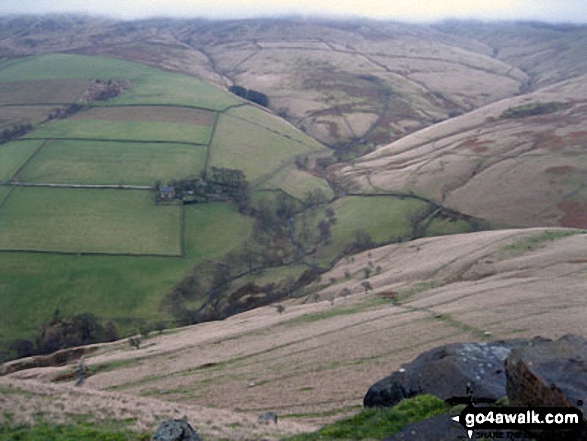 Walk d262 South Head and Mount Famine from Hayfield - Looking east to Oaken Clough from the top of Mount Famine