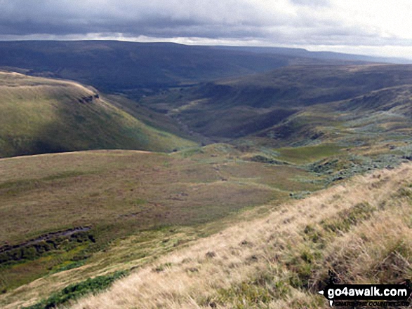 Walk d213 Black Chew Head (Laddow Rocks) and The Longdenden Trail from Hadfield - The Crowden valley from The Pennine Way on Black Chew Head (Laddow Rocks)