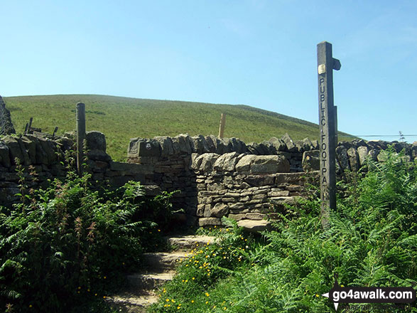 Walk d223 Durham Edge, Great Hucklow and Little Hucklow from Bradwell - Stone stile and fingerpost on Bradwell Edge