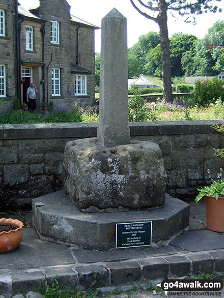 The Great Hucklow Cross Most villages in this part of the 'Hundred of the High Peak' once possessed a cross of some kind. This one in Great Hucklow is of the 'butter cross' type which were plainer.