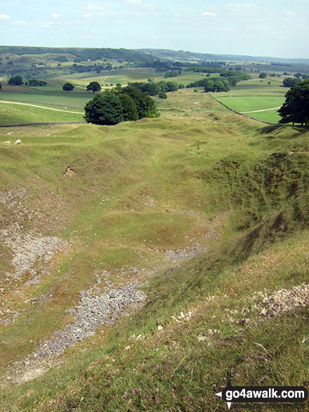 Walk d305 Stoney Middleton, Coombs Dale, Longston Moor, Wardlow Hay Cop and Foolow from Eyam - Hike Rake W of Great Hucklow