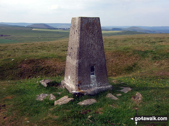 Walk d223 Durham Edge, Great Hucklow and Little Hucklow from Bradwell - Bradwell Moor summit Trig Point