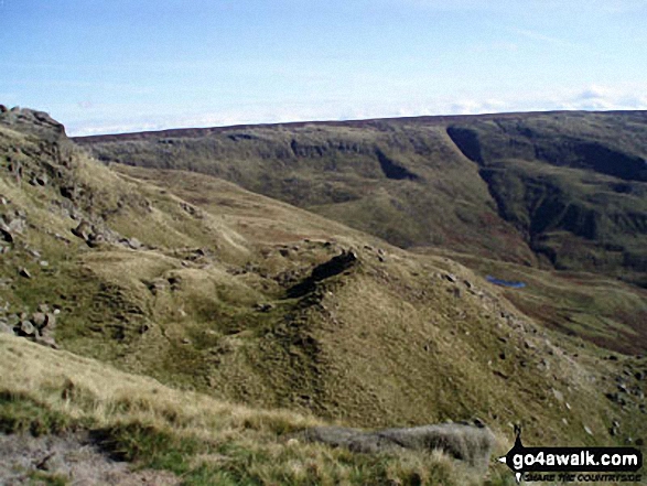 Walk d240 Kinder Downfall and Kinder Scout from Edale - Near Sandy Heys on The Pennine Way approaching Kinder Downfall with Cluther Rocks beyond