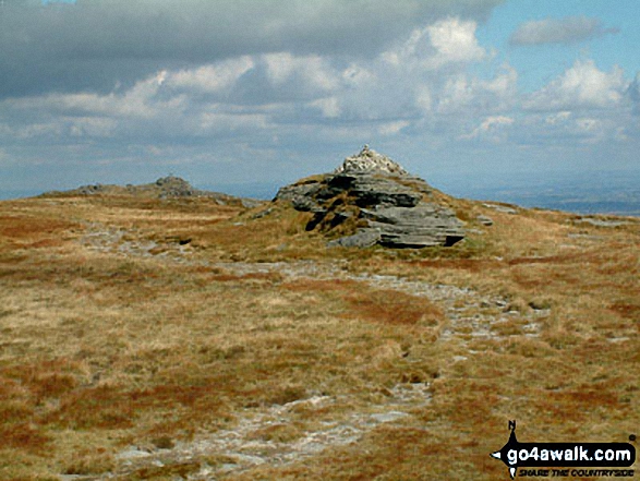 Walk de149 Yes Tor and High Willhays from Okehampton Camp - Yes Tor from High Willhays (foreground)