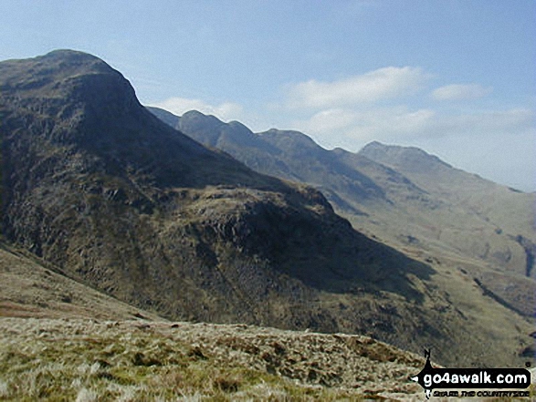 Walk c129 Crinkle Crags and Bow Fell from The Old Dungeon Ghyll, Great Langdale - Bow Fell (Bowfell) from Red Tarn (Langdale)