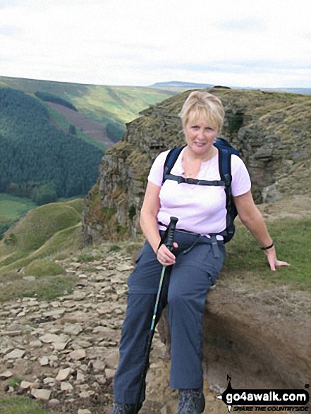 Walk d212 Alport Castles from Fairholmes Car Park, Ladybower Reservoir - Alport Castles