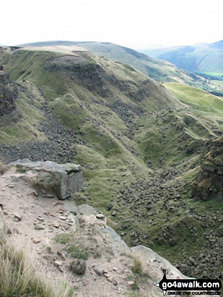 Walk d114 Alport Castles and Bleaklow Stones from Fairholmes Car Park, Ladybower Reservoir - Alport Castles