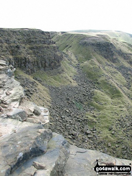 Walk d212 Alport Castles from Fairholmes Car Park, Ladybower Reservoir - Alport Castles