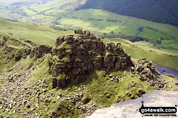 Walk d212 Alport Castles from Fairholmes Car Park, Ladybower Reservoir - Alport Castles