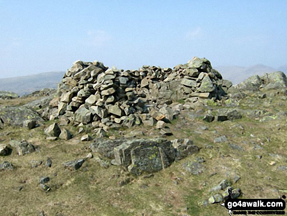 Walk c116 Illgill Head and Whin Rigg from Wasdale Head, Wast Water - Illgill Head summit shelter