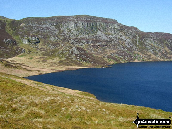 Walk gw119 Arenig Fawr (Moel Yr Eglwys), Moel Llyfnant and Gallt yDaren via Llyn Arenig Fawr from Pont Rhyd-y-Fen - Bryn y Dyfrgi above Llyn Arenig Fawr