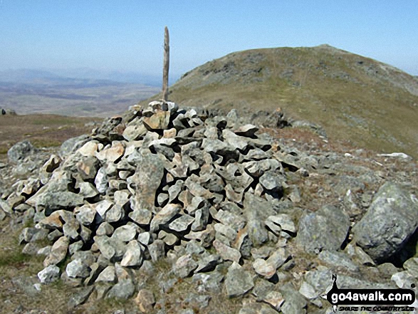 Walk gw133 Arenig Fawr (Moel Yr Eglwys), Moel Llyfnant and Gallt yDaren via the NW Ridge  from Pont Rhyd-y-Fen - Arenig Fawr (South Top) summit cairn