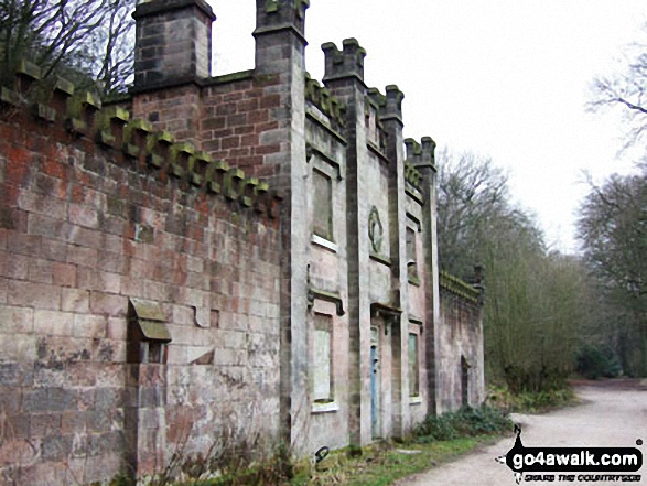 Walk s249 Gun (Staffordshire) from Rudyard Reservoir - Unusual building on the shores of Rudyard Reservoir