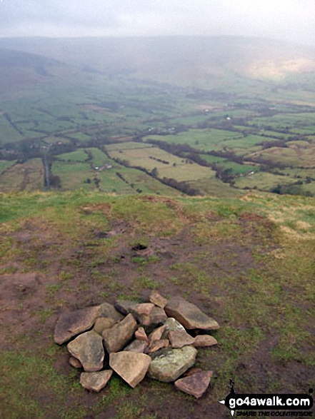 Walk d158 Sparrowpit and Mam Tor from Castleton - The Vale of Edale from the summit of Lord's Seat (Rushup Edge)