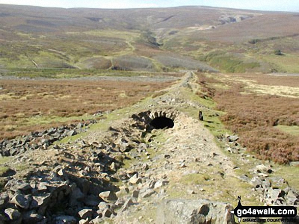 Walk ny157 High Harker Hill and Greets Hill from Reeth - Disused Chimney near Reeth