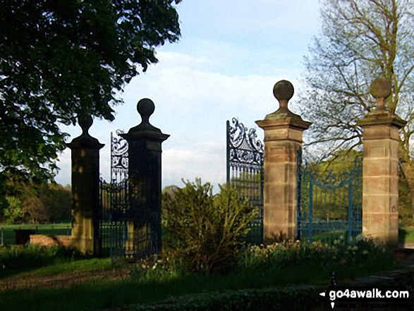 Walk ch133 Goostrey, The Bongs, Boots Green and Peover Hall from Over Peover - Peover Hall Gates