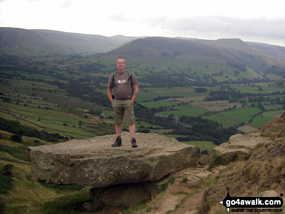 Walk d224 Lose Hill from Edale - Half way up Back Tor (Hollins Cross) in the Dark Peak with the beautiful Hope Valley and Kinder Scout behind